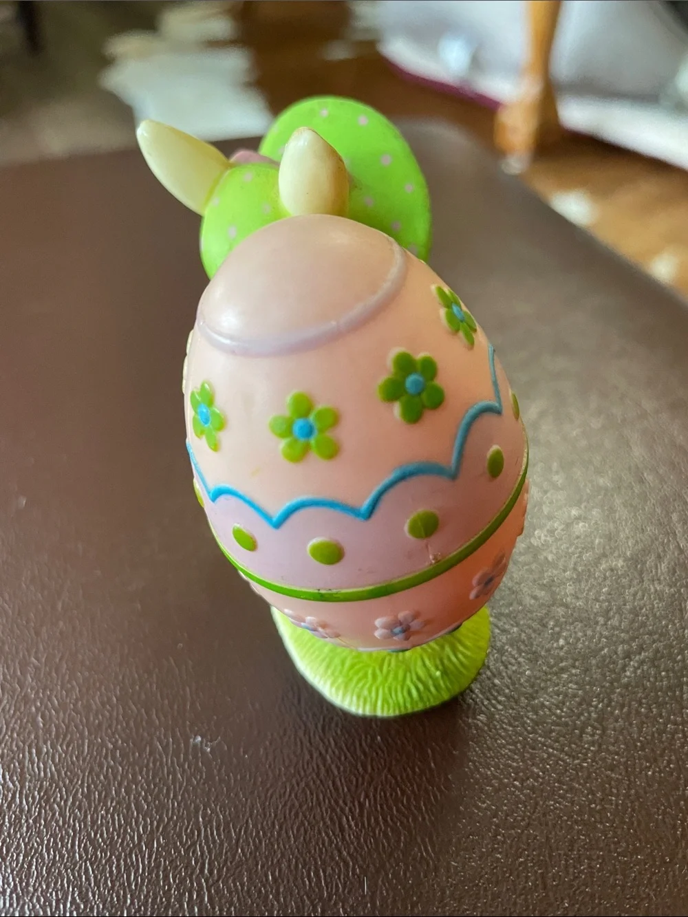 VTG EASTER plastic BUNNY RABBIT w EGG 2-3/4